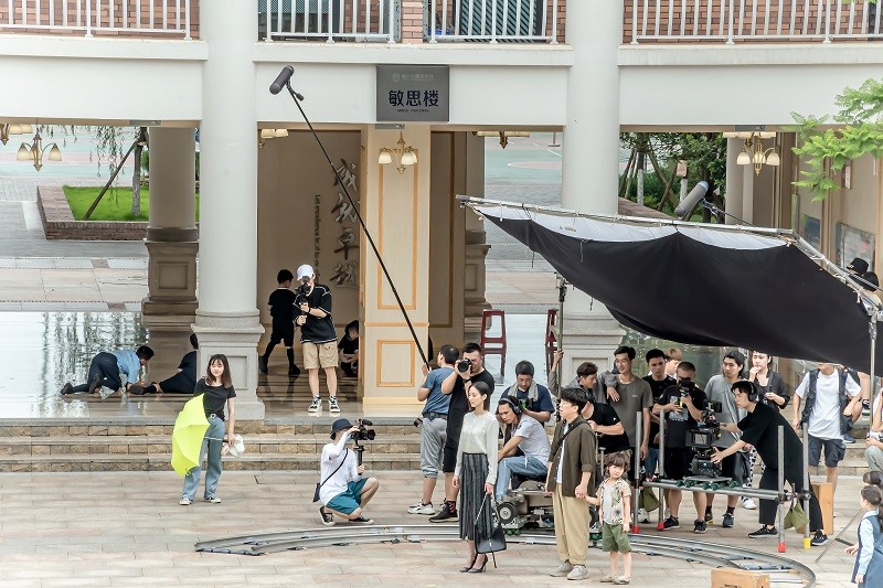 黄渤来新川了：要是小米能来这上学，就太好了